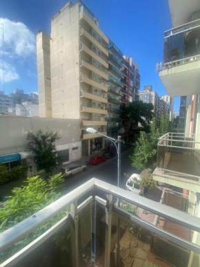 Departamento 2 ambientes con balcón a la calle